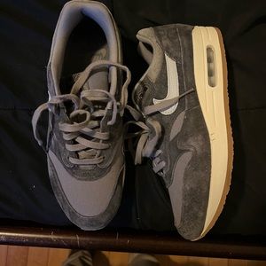 Nike Air Max 1 PRM “Crepe Soft Grey”